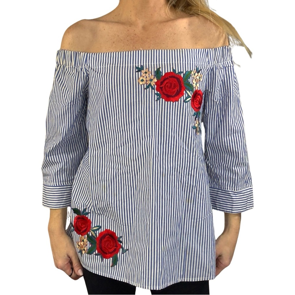 COMO VINTAGE Blue and White‎ Off-Shoulder Rose Embroidered Blouse